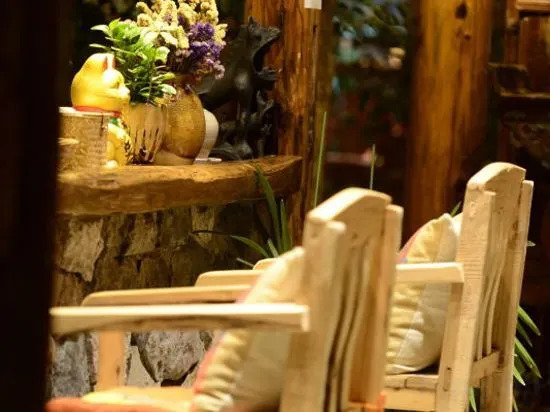 Цюйцзин: Huayutang Renwen Inn