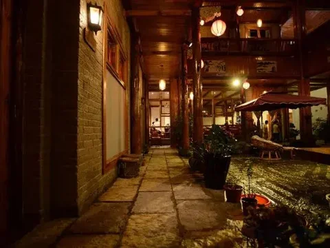Цюйцзин: Huayutang Renwen Inn