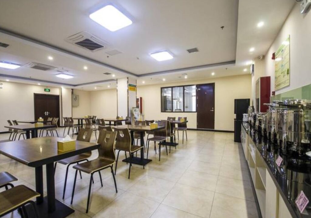 Циньхуандао: GreenTree Inn (Qinghuangdao Railway Station Square)