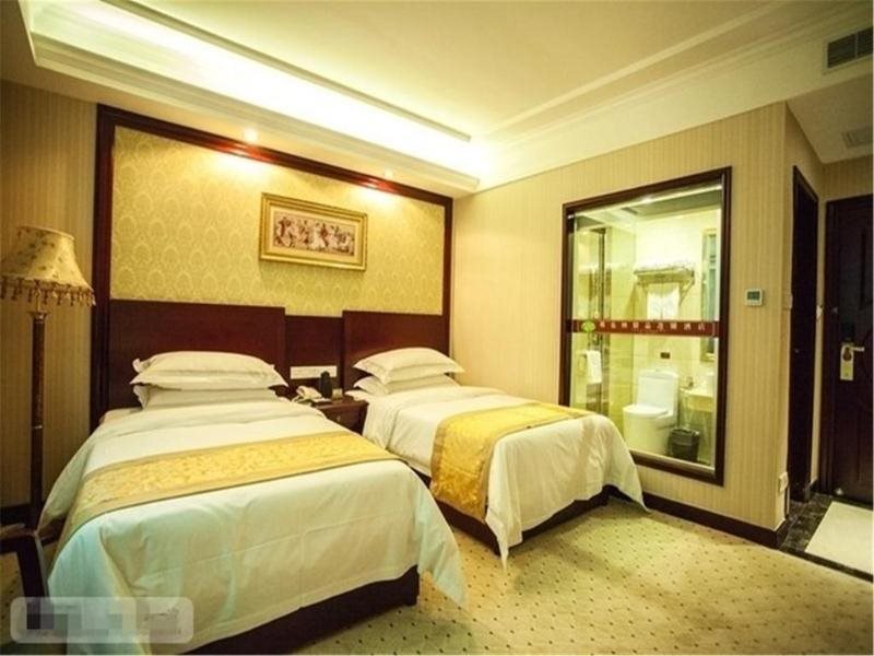 Наньнин: Vienna International Hotel