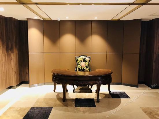 Синьсян: Huanghe Daofu Holiday Hotel