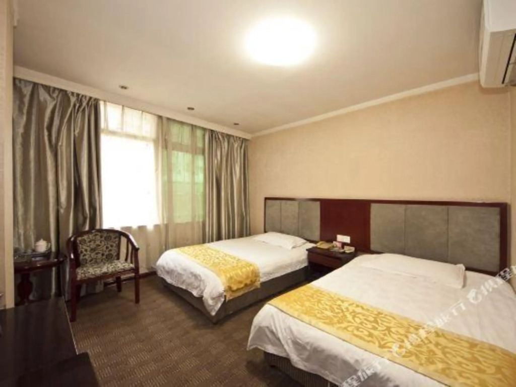 Наньпин: Xintianhui Business Hotel
