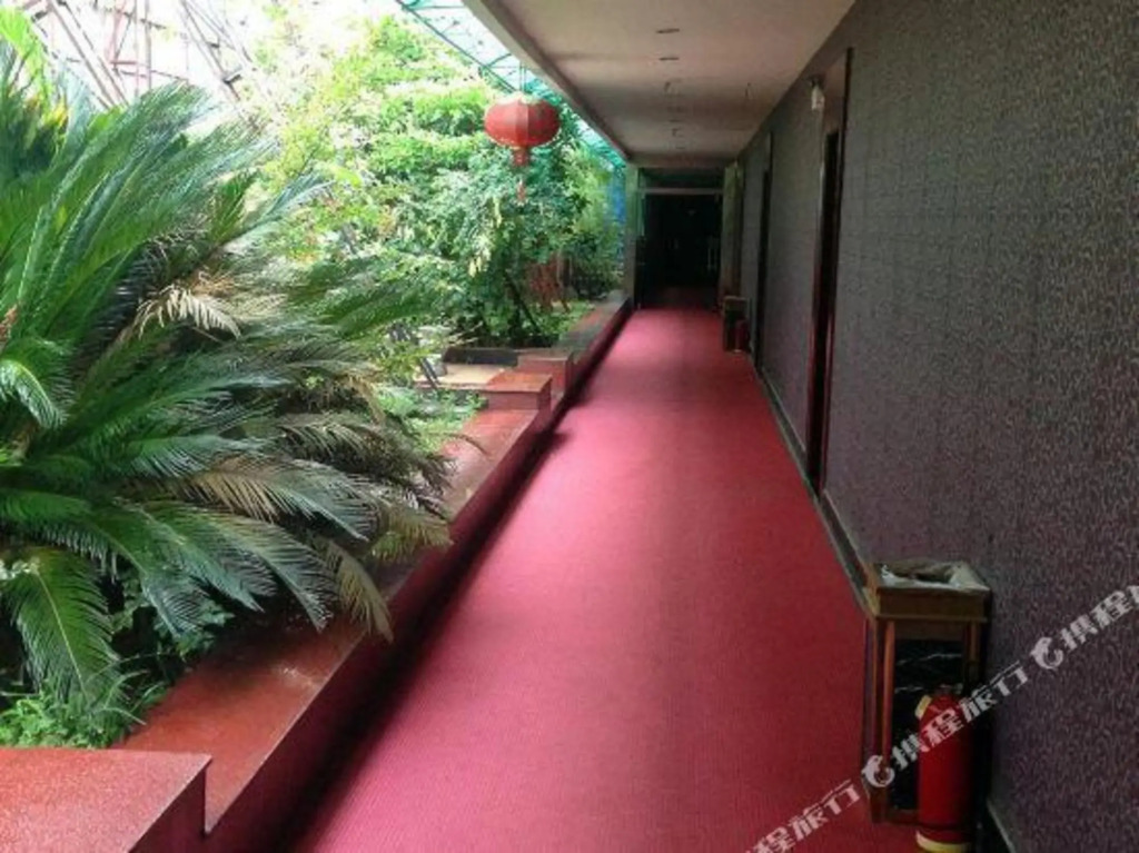 Наньпин: Xintianhui Business Hotel