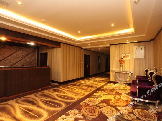 Инкоу: Nadia Hotel