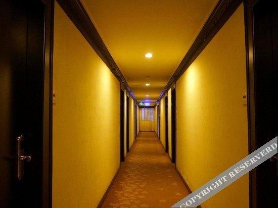 Янгиианг: Yangjiang Huaying Hotel