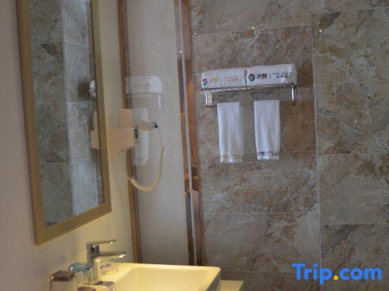 Циньчжоу: Wodun Platinum Hotel (Qinzhou East Railway Station Niannianfeng Plaza)