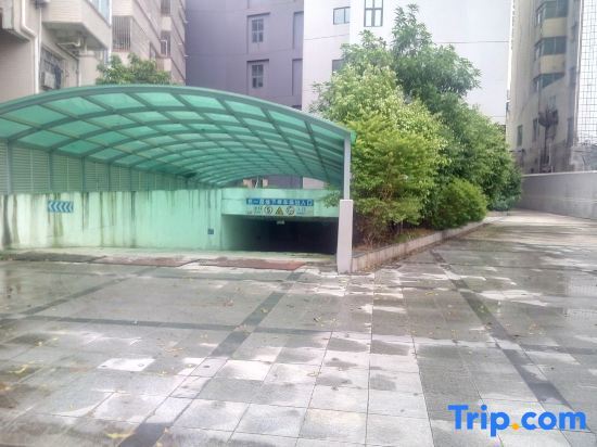 Циньчжоу: Wodun Platinum Hotel (Qinzhou East Railway Station Niannianfeng Plaza)