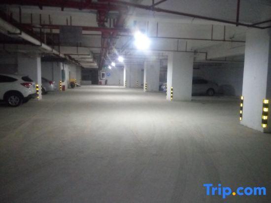 Циньчжоу: Wodun Platinum Hotel (Qinzhou East Railway Station Niannianfeng Plaza)