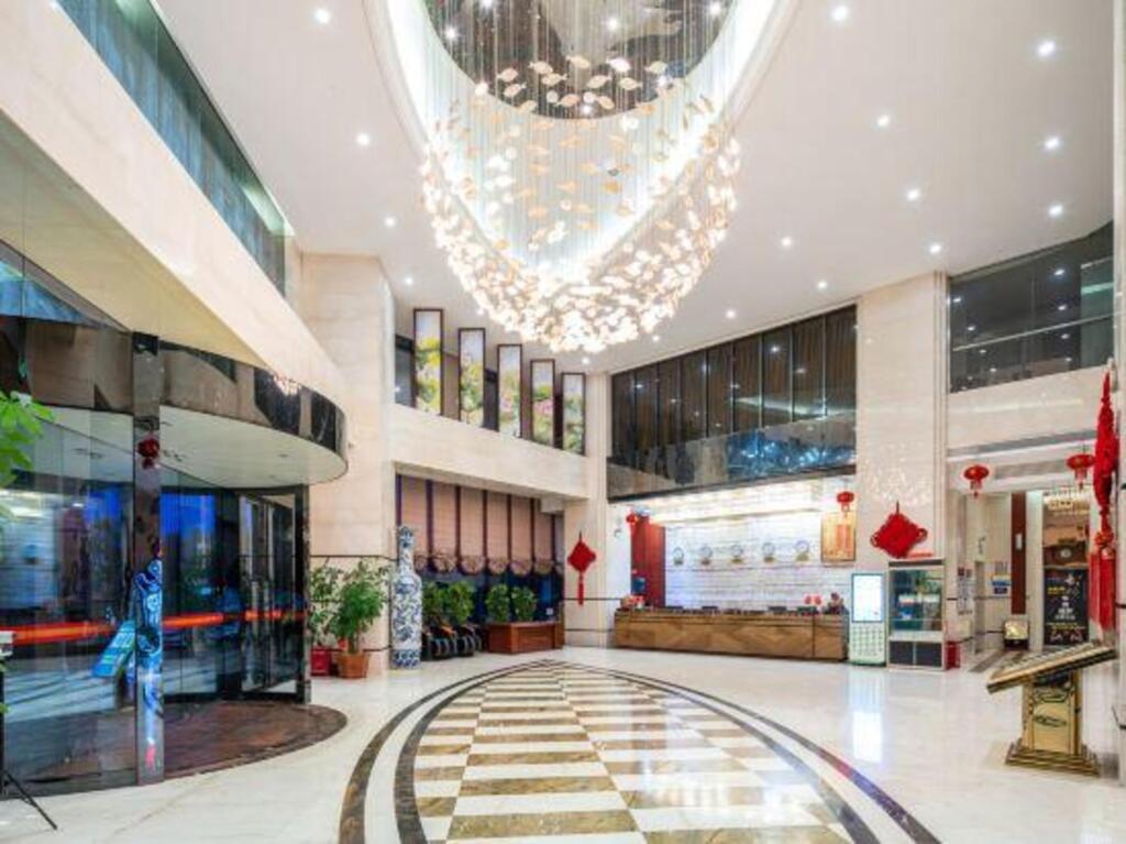 Наньнин: Jinyu Huazun International Hotel