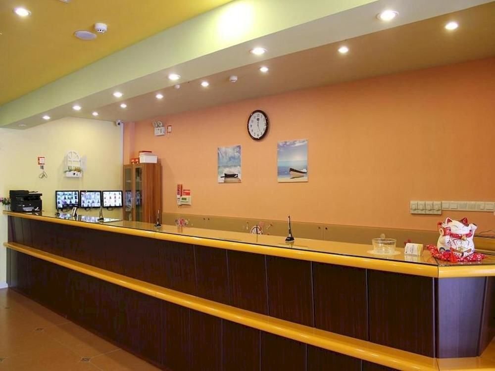 Циньхуандао: Home Inn Qinhuangdao Train Station