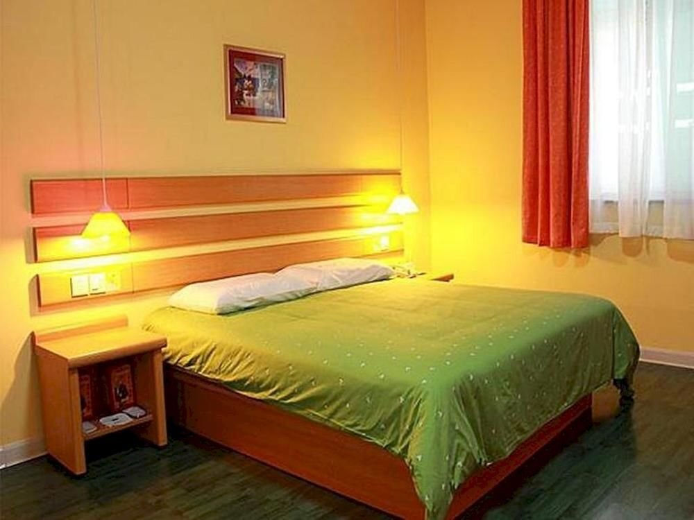 Циньхуандао: Home Inn Qinhuangdao Train Station