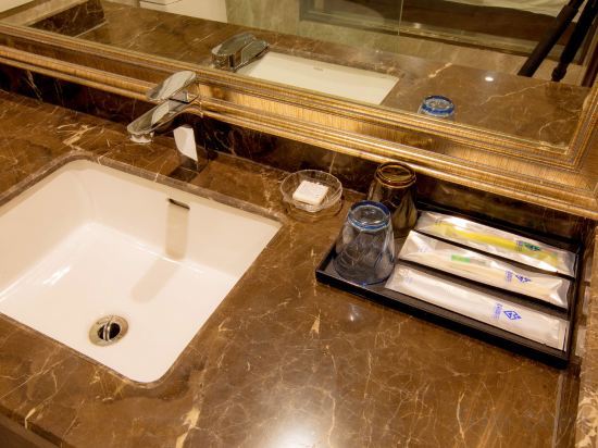 Дунъин: Blue Diamond Hotel