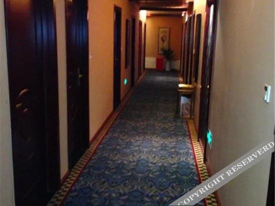 Яань: Yiyu Fengqing Theme Hotel