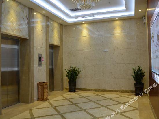 Юньфу: Royal Hotel