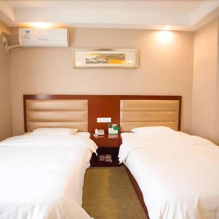 Уху: Manston Holiday Hotel