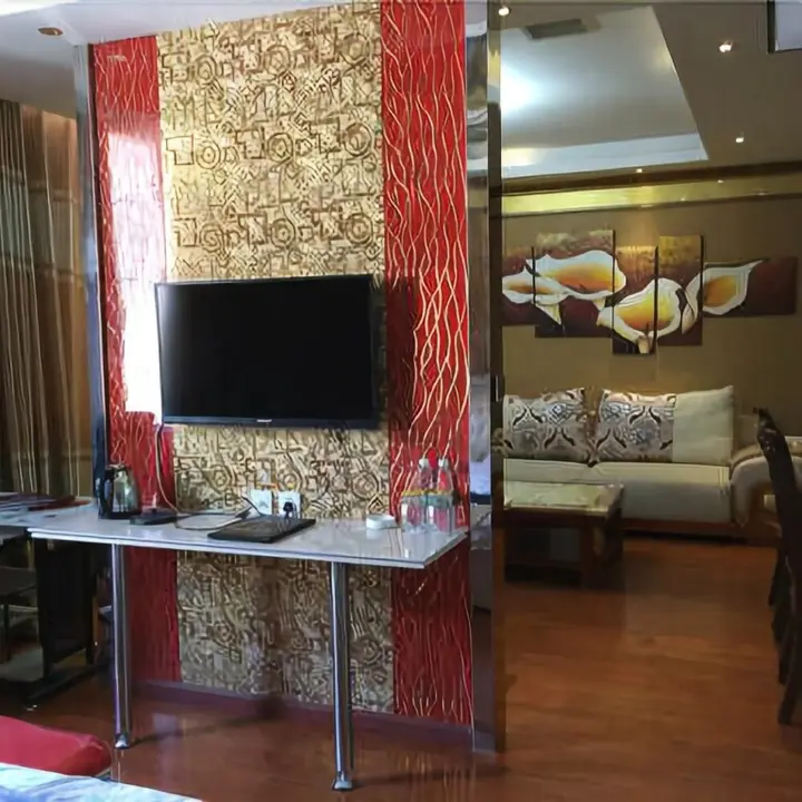 Яань: Century Business Hotel