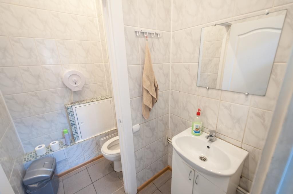 Санкт-Петербург: Hostel Feelin na Konyushennoy.