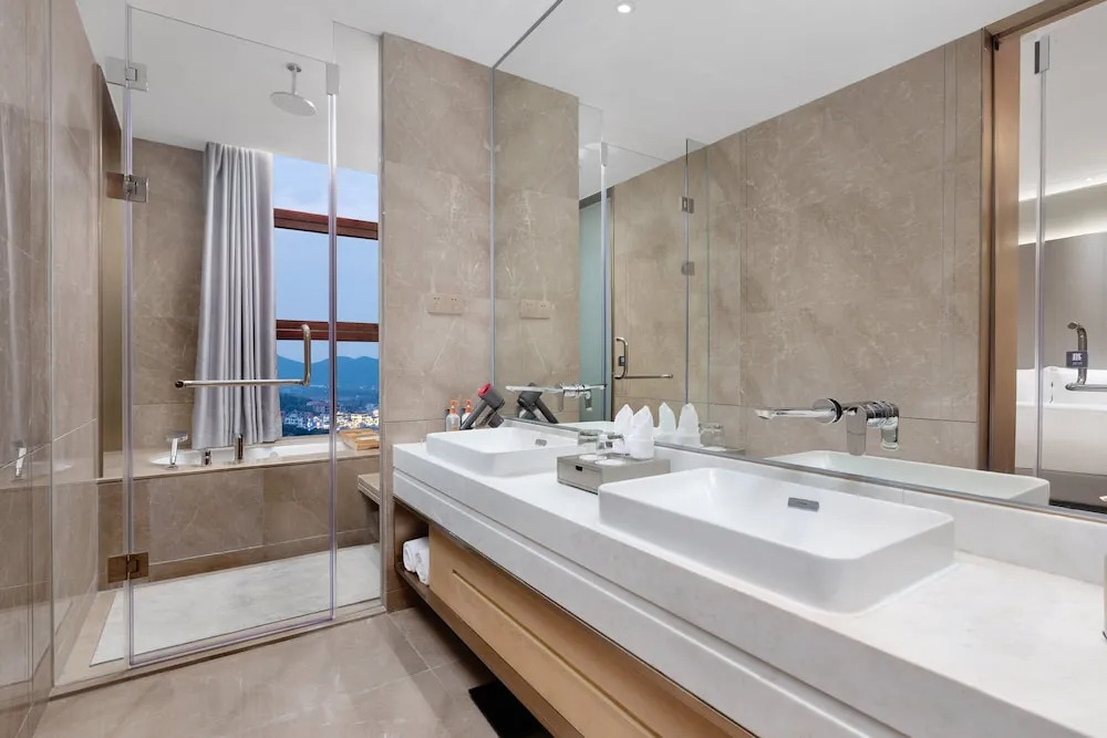 Чжоушань: Crowne Plaza Zhoushan Seaview, an IHG Hotel