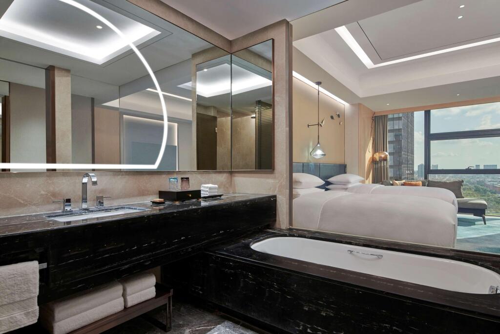 Яньчэн: Hilton Yancheng