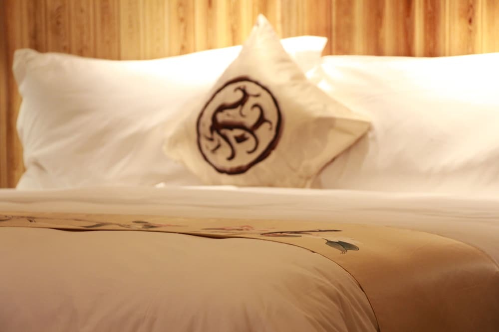 carousel image 0