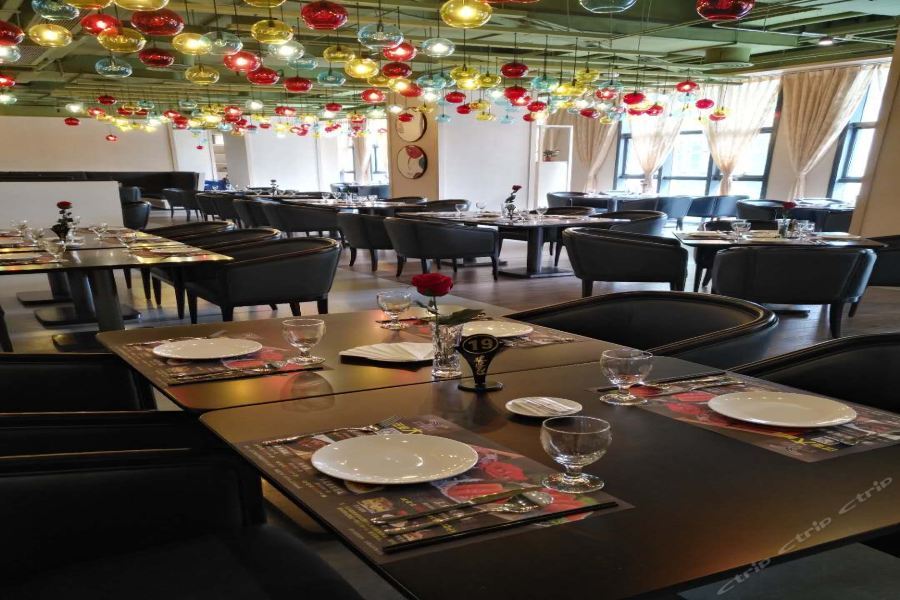 Джиангме: Easco Hotel
