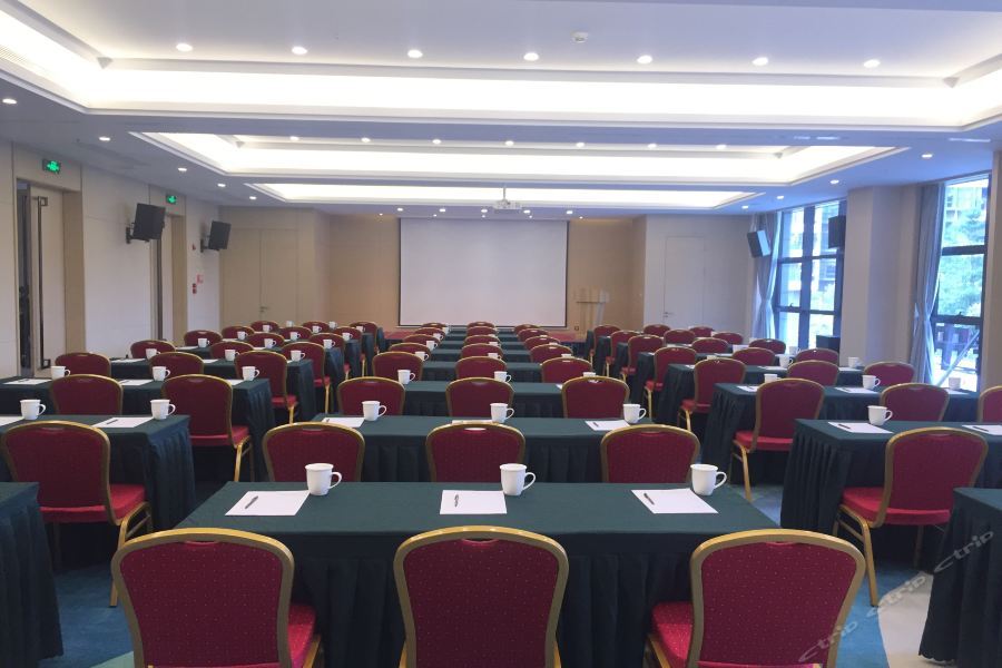 Джиангме: Easco Hotel