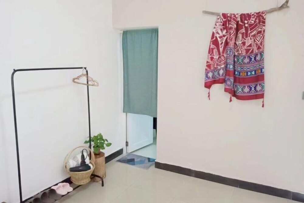 Баошань: Beret B & B