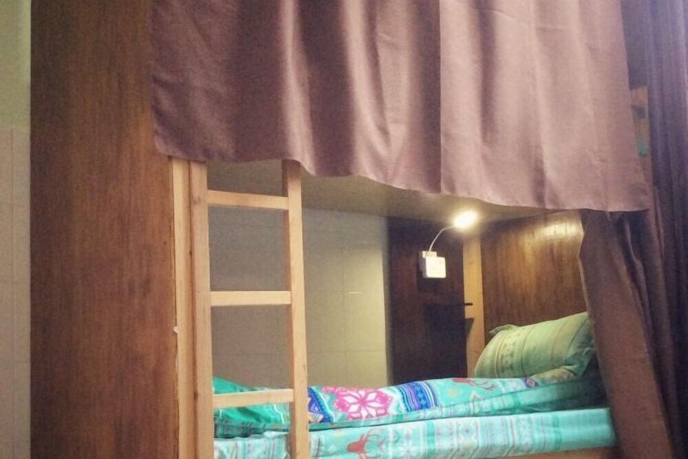 Баошань: Beret B & B
