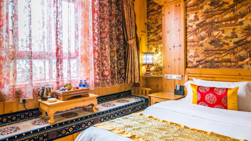 Шангри-Ла: ShenChuan Tibetan Style Hotel Shangri-La