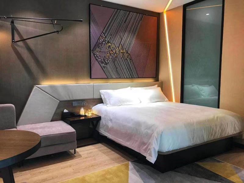 Наньнин: IU Hotels·Nanning Zoo Metro Station RT-Mart