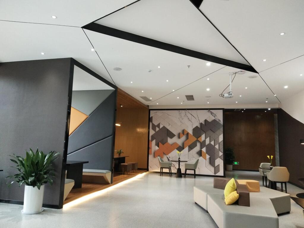 Наньнин: IU Hotels·Nanning Zoo Metro Station RT-Mart