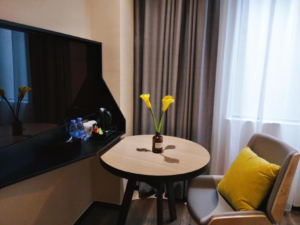 Наньнин: IU Hotels·Nanning Zoo Metro Station RT-Mart