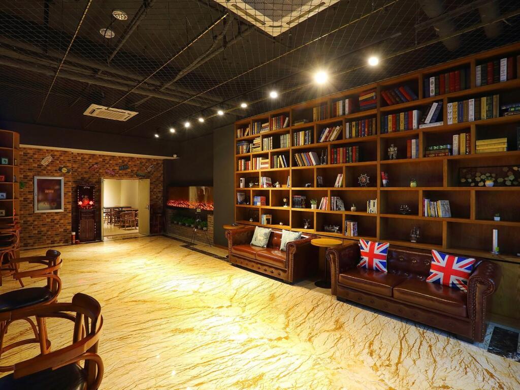 Шэньян: James Joyce Coffetel·Shenyang North Railway Station Shifu Square