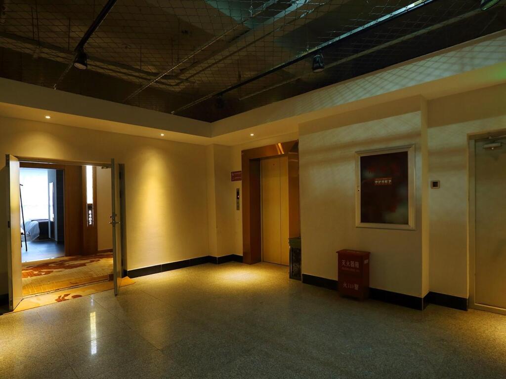 Шэньян: James Joyce Coffetel·Shenyang North Railway Station Shifu Square