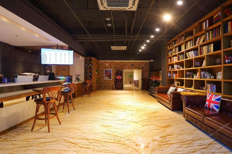 Шэньян: James Joyce Coffetel·Shenyang North Railway Station Shifu Square