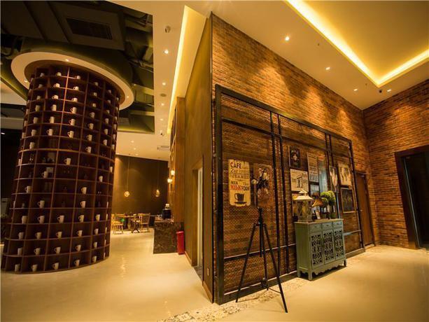 James Joyce Coffetel (Shishi Gold Coast) — фото 3