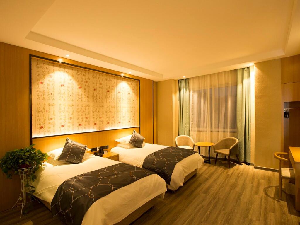 Лишуй: Chonpines Hotels·Lishui Huadun Street