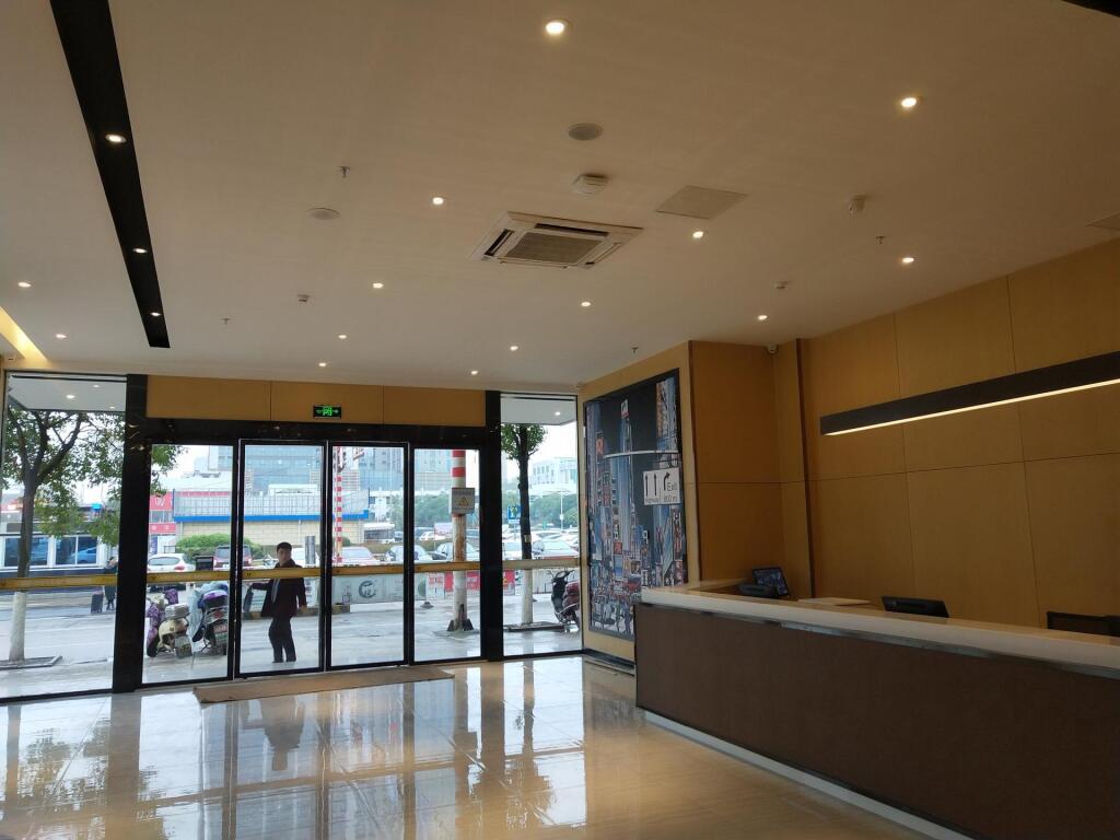 IU Hotels·JI'an Railway Station — фото 1