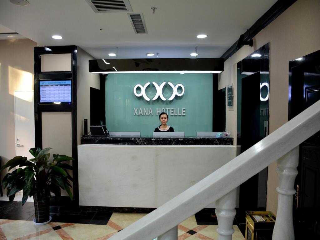 Корла: Hotel of the people's Square, Korla