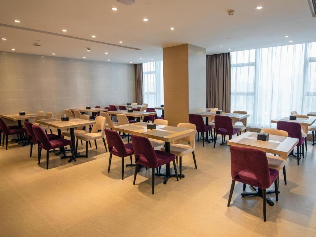 Ибинь: Lavande Hotel Yibin University City Exhibition Center