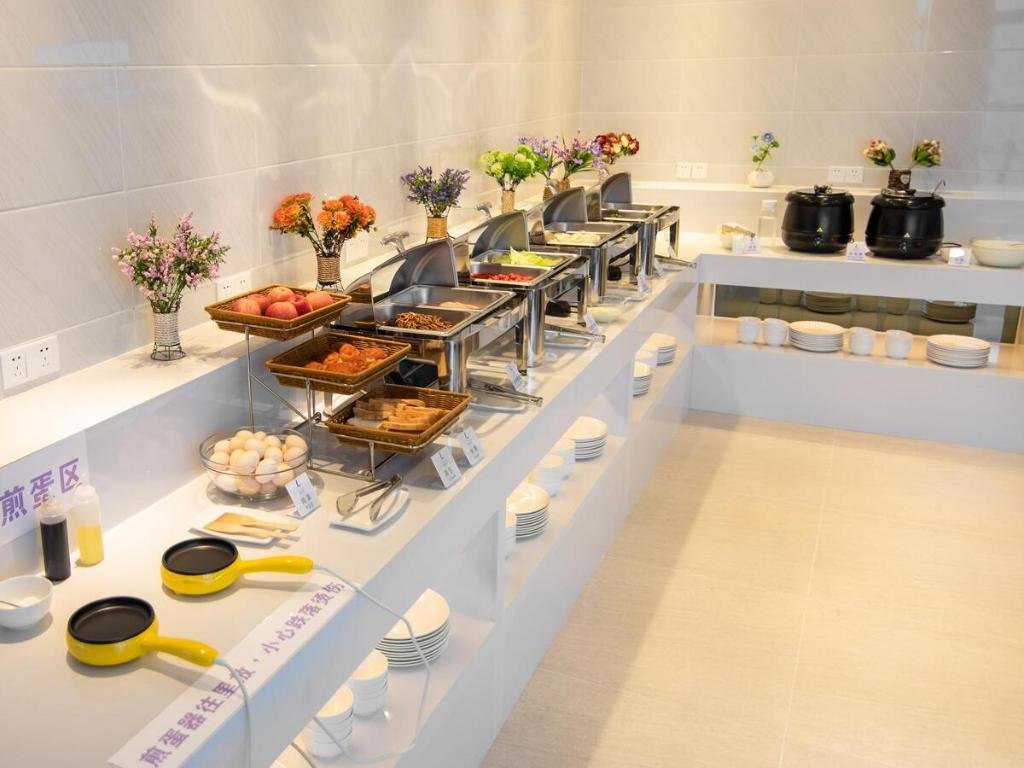 Ибинь: Lavande Hotel Yibin University City Exhibition Center