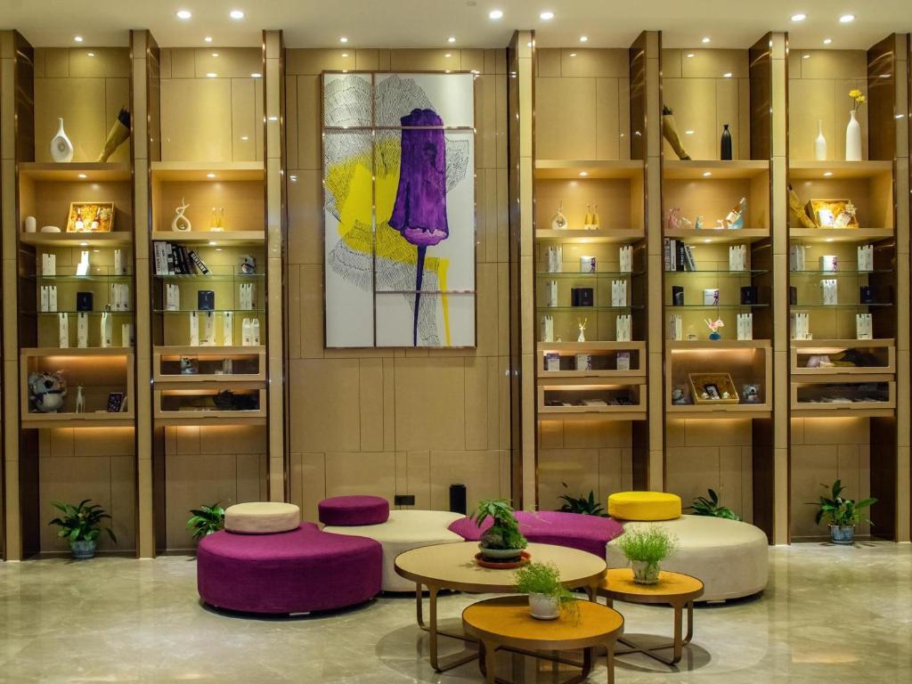 Ибинь: Lavande Hotel Yibin University City Exhibition Center
