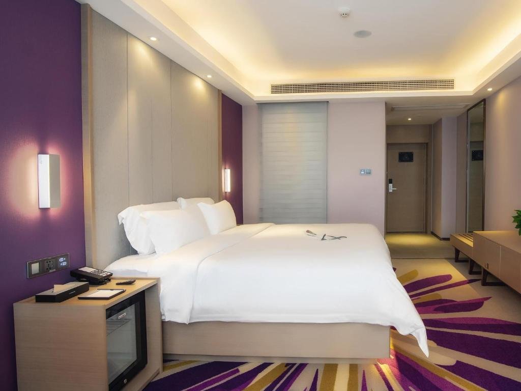 Ибинь: Lavande Hotel Yibin University City Exhibition Center