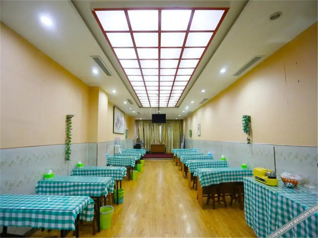 Hezeyuanpai Hotel — фото 4