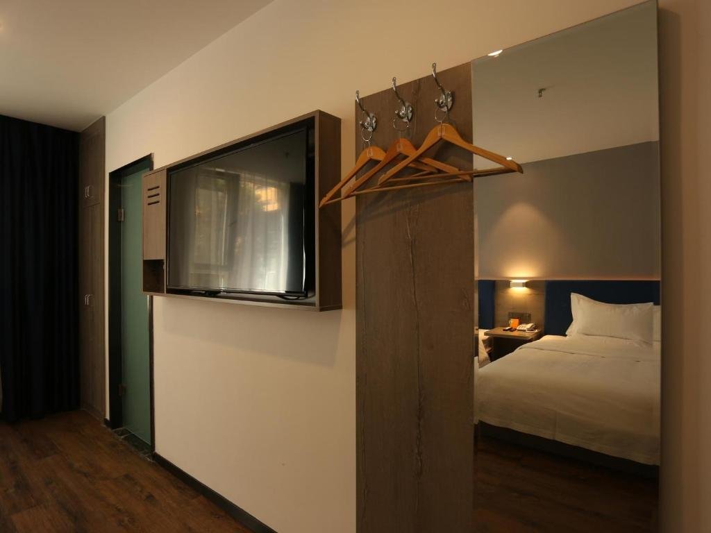 Синин: 7 Days Premium·Xining Dashizi Center