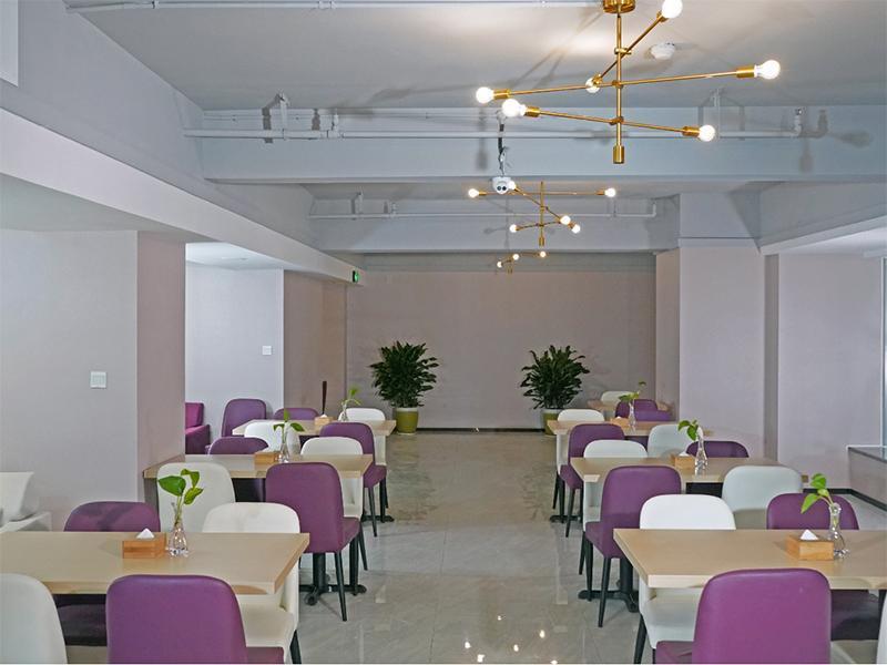 Лучжоу: Lavande Hotel·Zigong Tanmulin Lantern Park