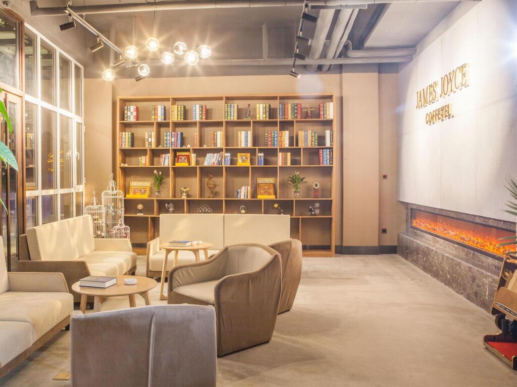 Вэйфан: James Joyce Coffetel·Weifang  Railway Station Yuandu Lake