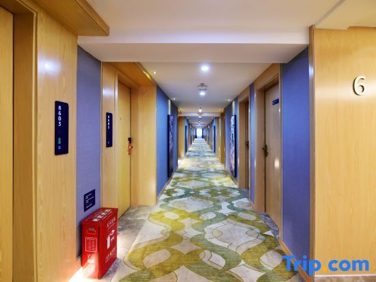 Йиян: Wanhou Academy of Fine Arts Hotel (Yiyang Xiufeng Park Branch)