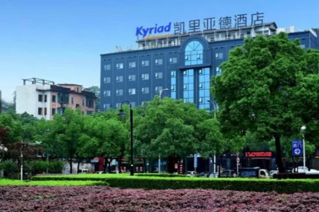 Йиян: Wanhou Academy of Fine Arts Hotel (Yiyang Xiufeng Park Branch)