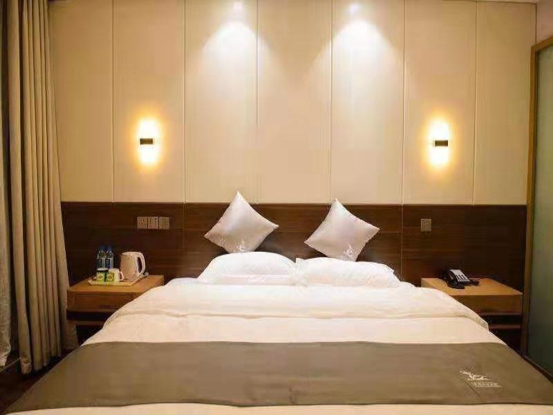 Жичжао: GreenTree Eastern Rizhao High Speed Railway Station Hotel
